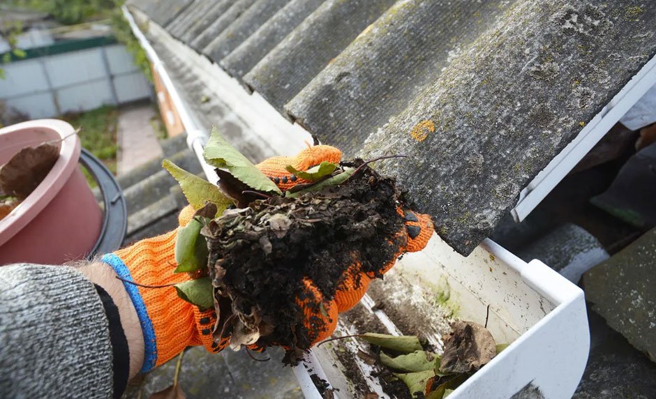 10 Essential Tips for Maintaining Your Gutters All Year Round